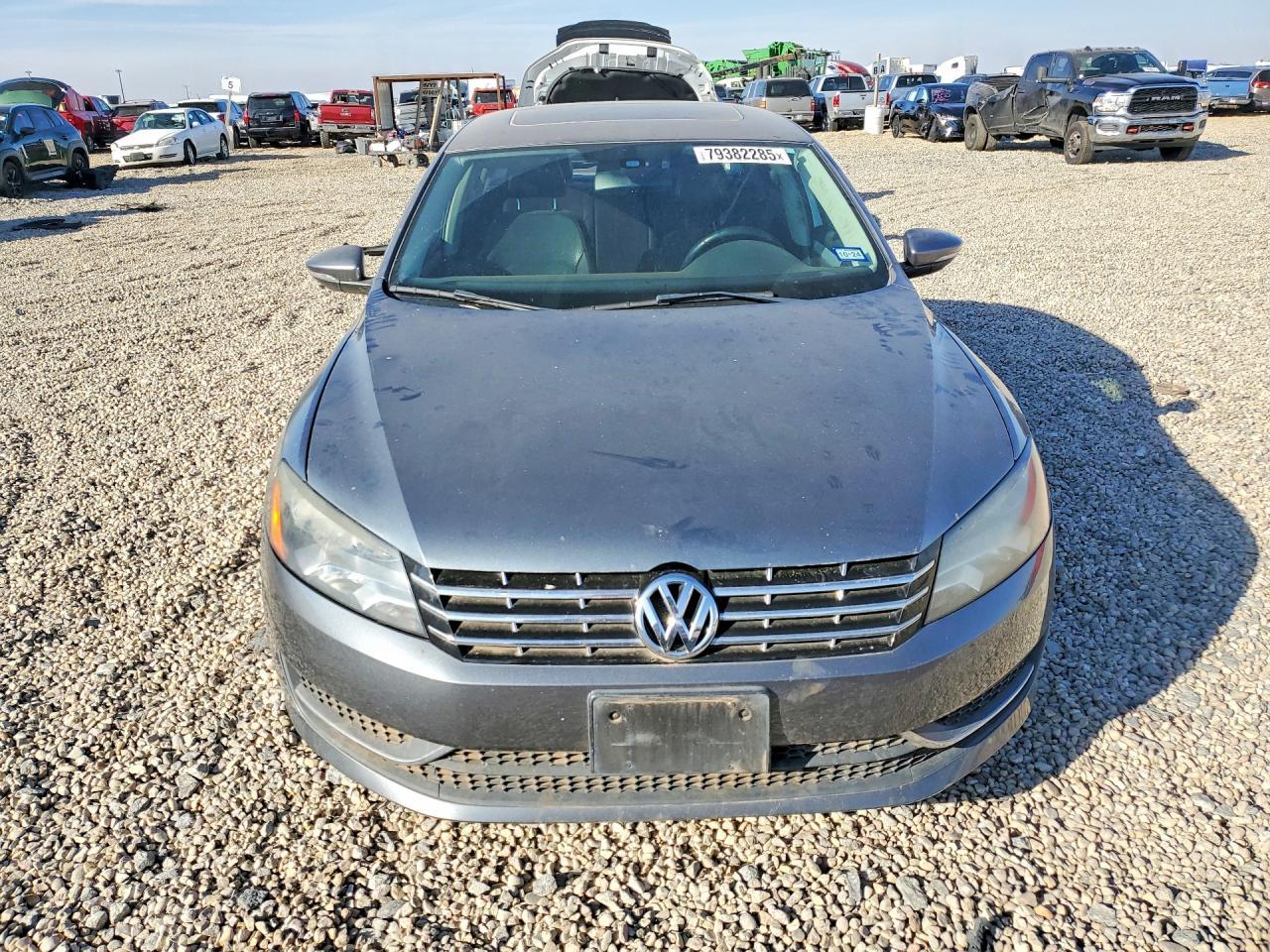 2012 VOLKSWAGEN Passat