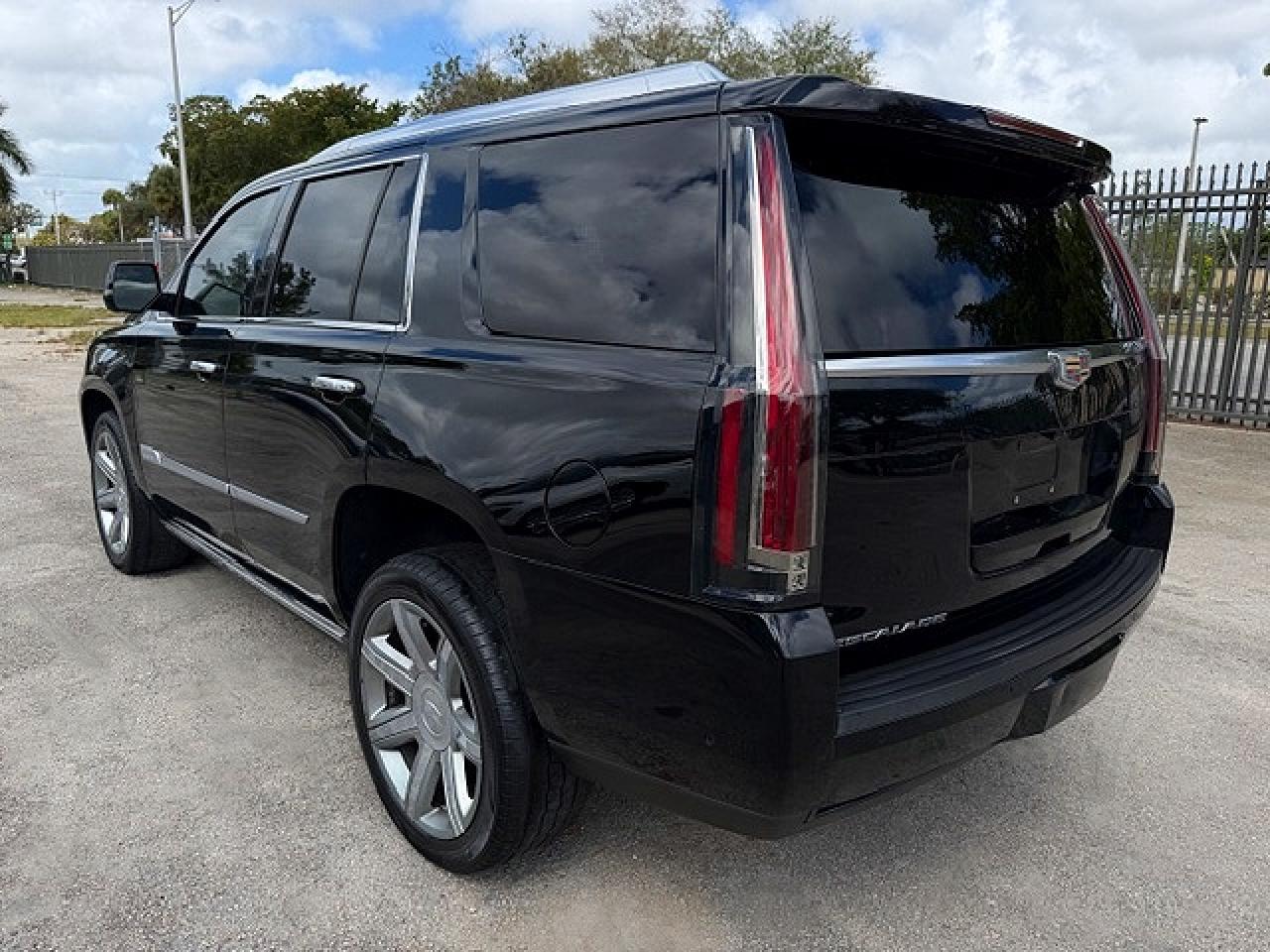 2019 CADILLAC ESCALADE