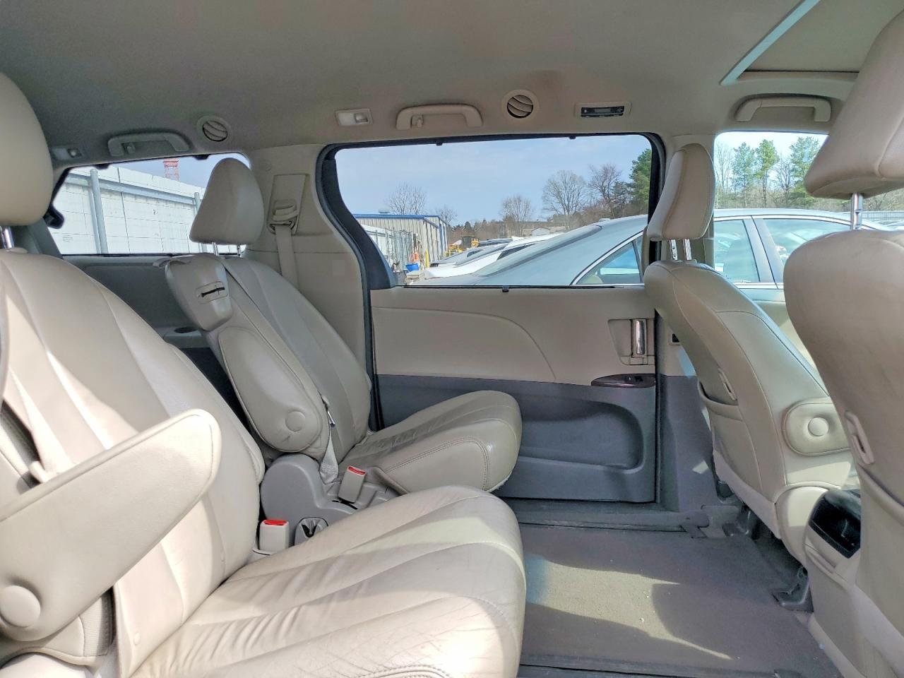 2013 TOYOTA SIENNA