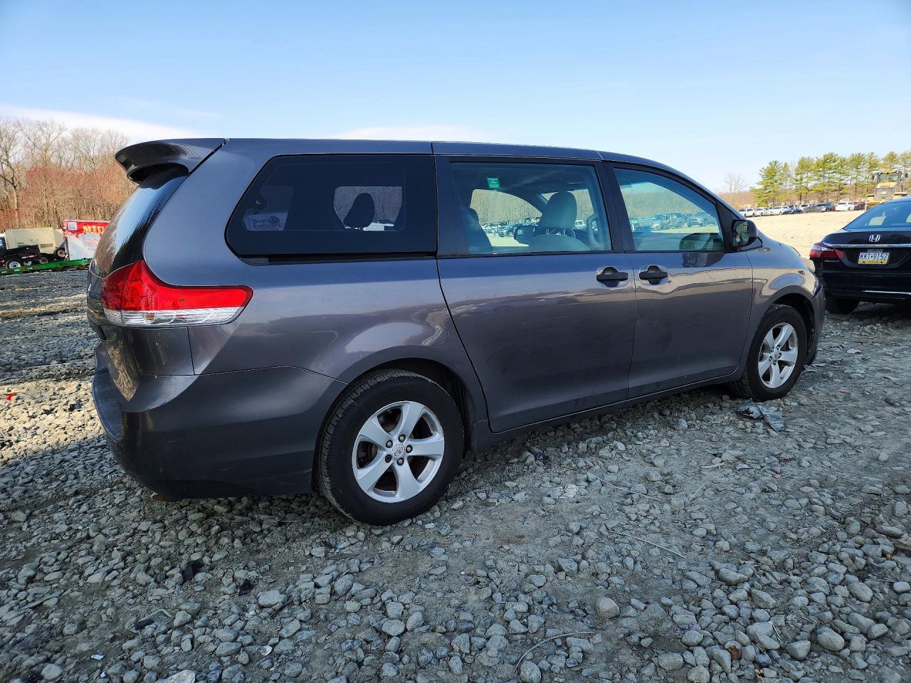 2012 TOYOTA SIENNA