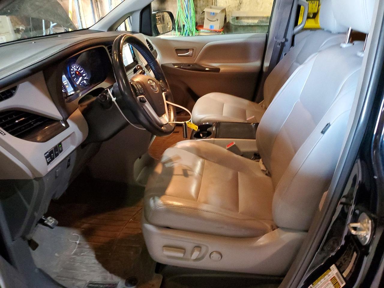 2017 TOYOTA SIENNA