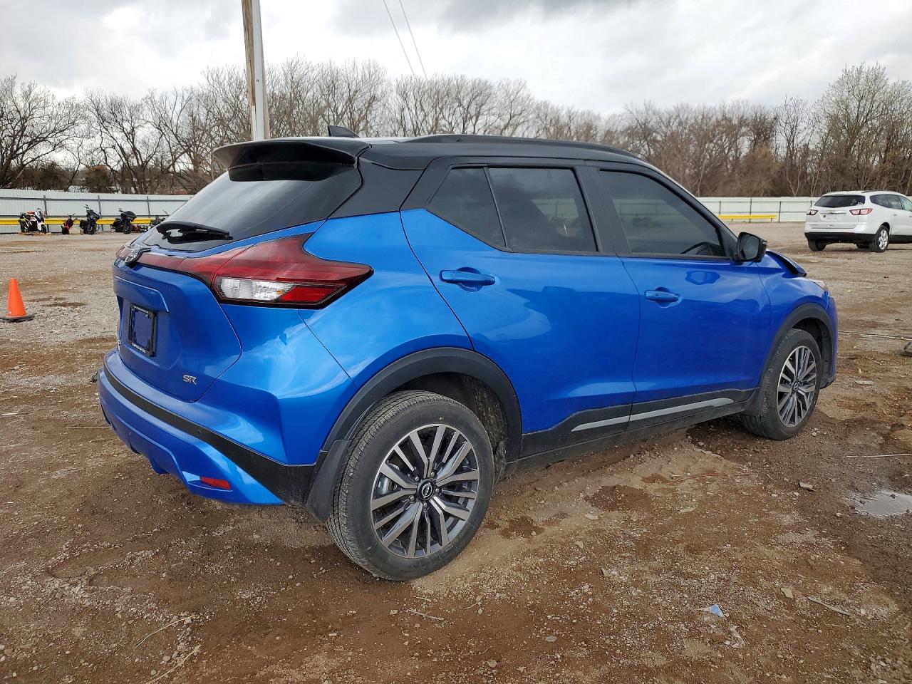 2024 NISSAN KICKS