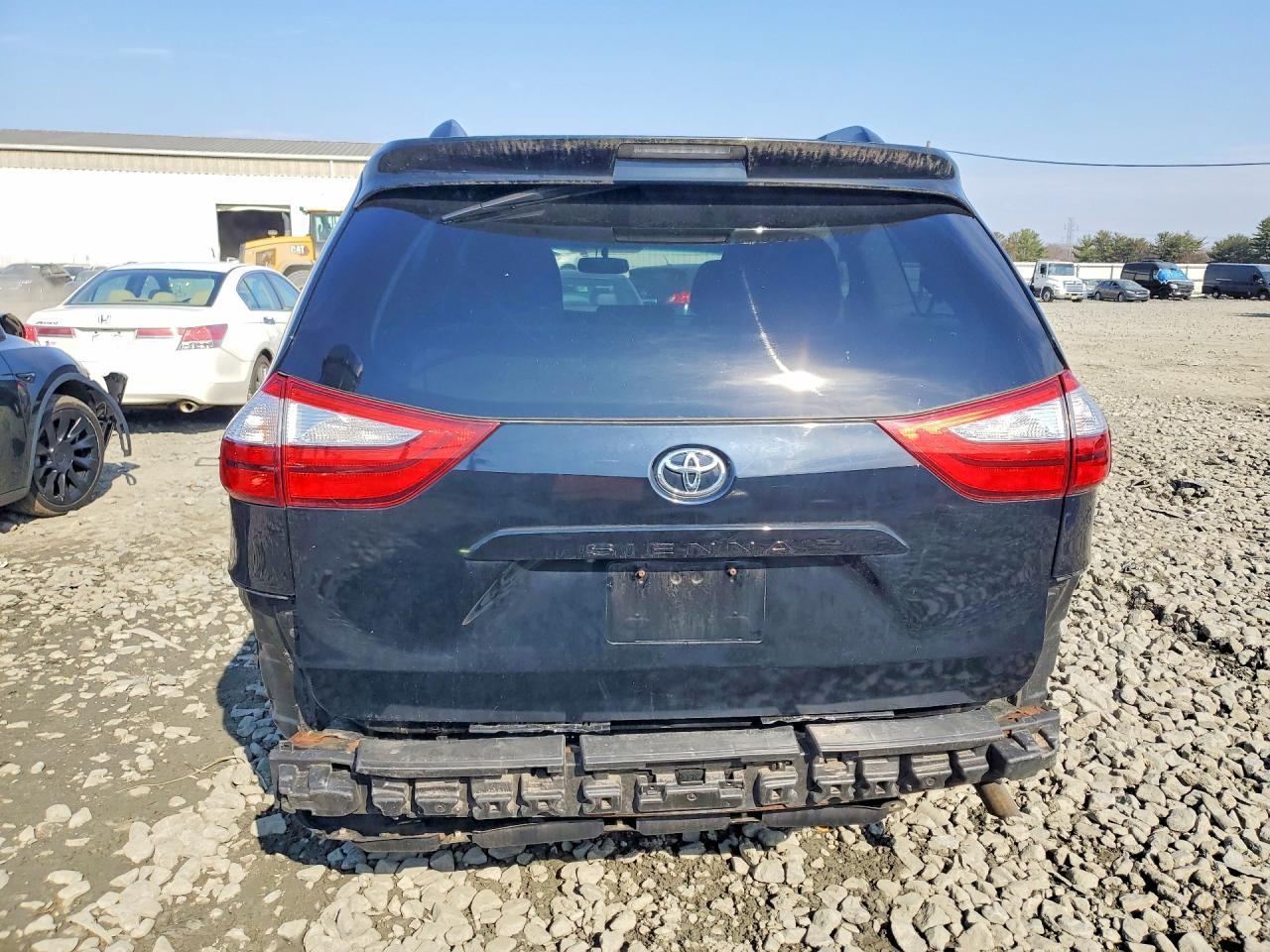 2015 TOYOTA SIENNA
