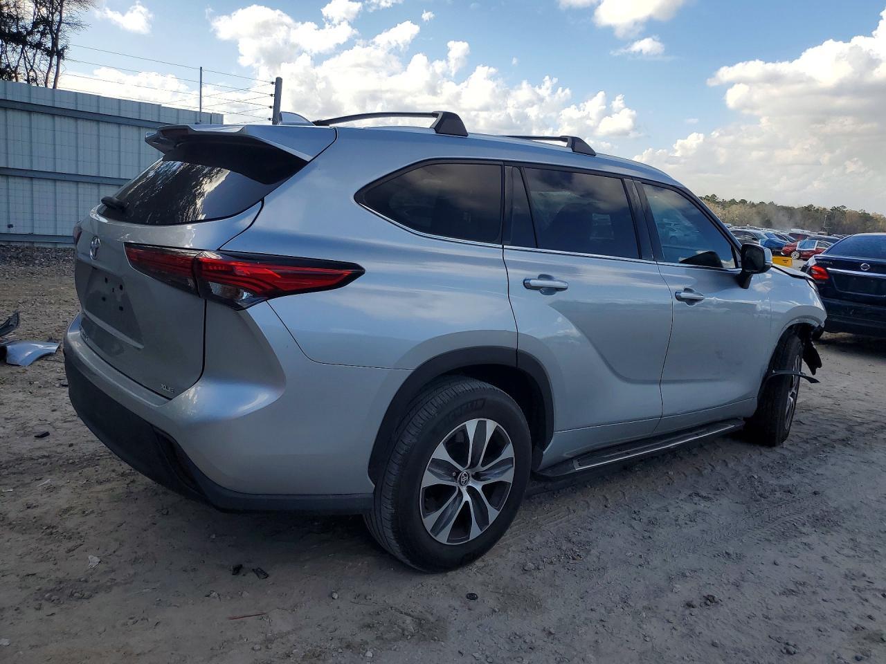 2022 TOYOTA HIGHLANDER