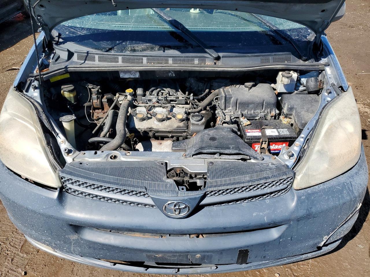 2004 TOYOTA SIENNA