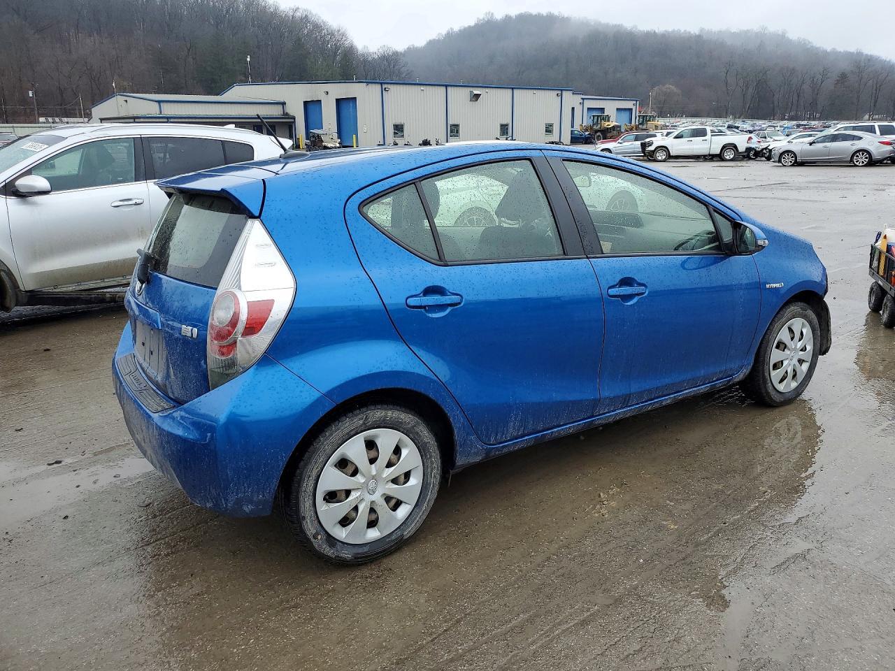 2013 TOYOTA Prius c