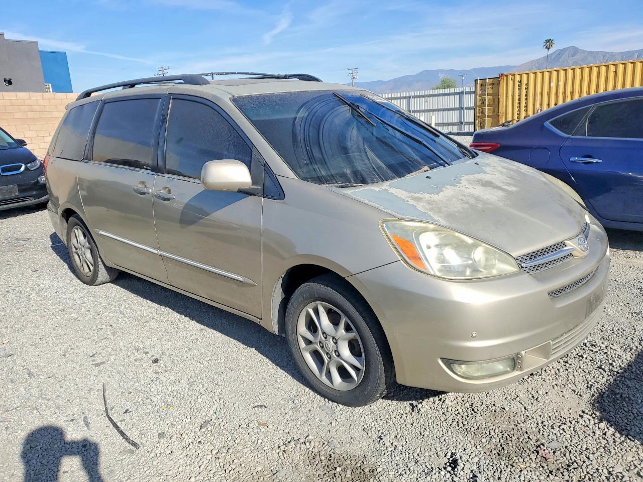 2004 TOYOTA SIENNA