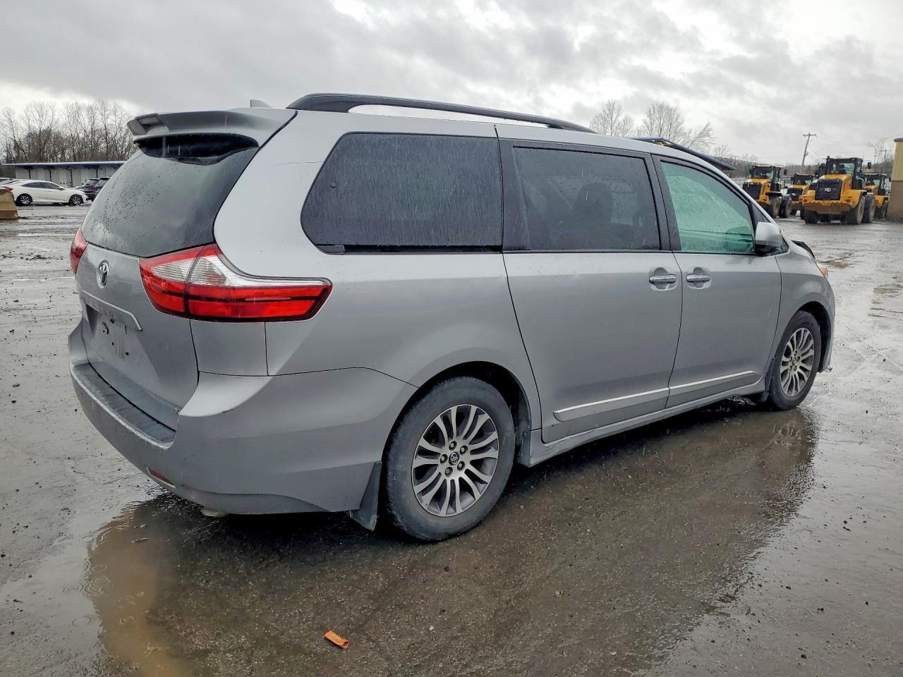 2018 TOYOTA SIENNA