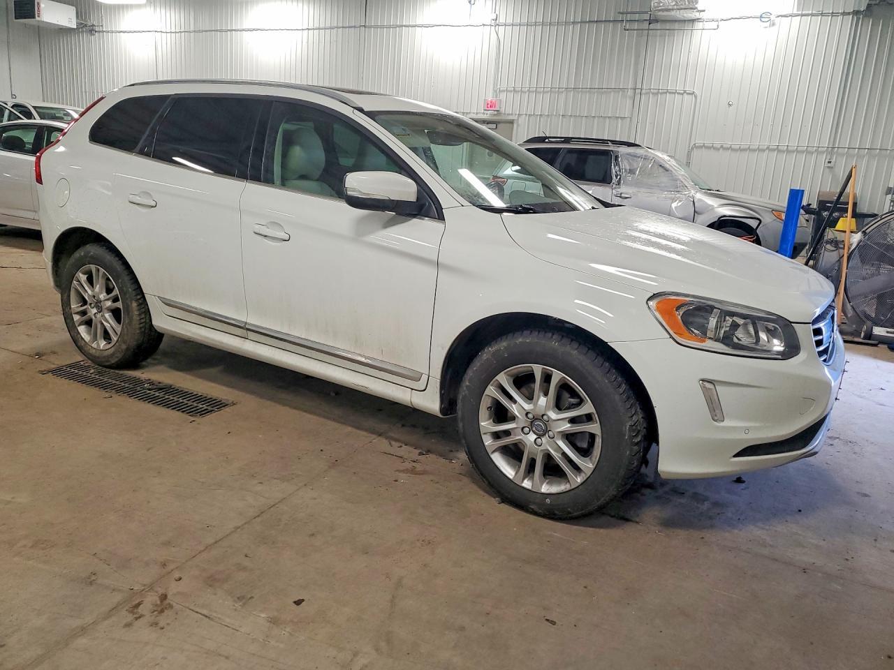 2016 VOLVO XC60