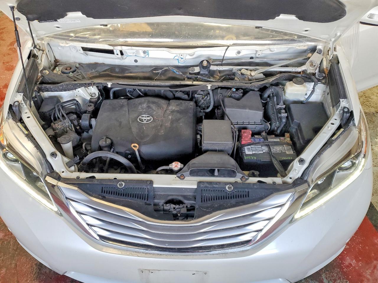 2017 TOYOTA SIENNA