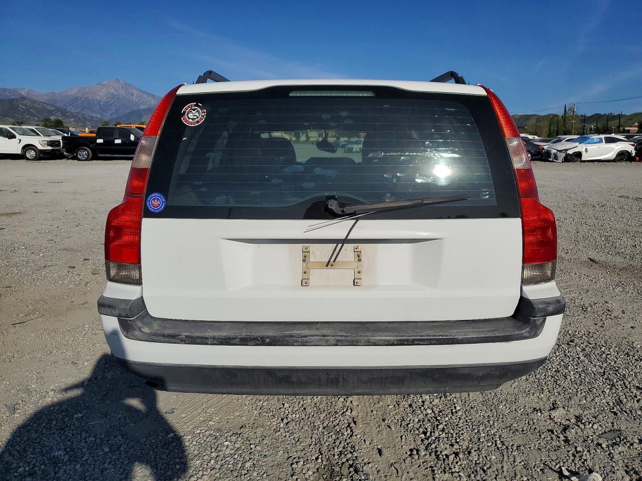 2004 VOLVO V70