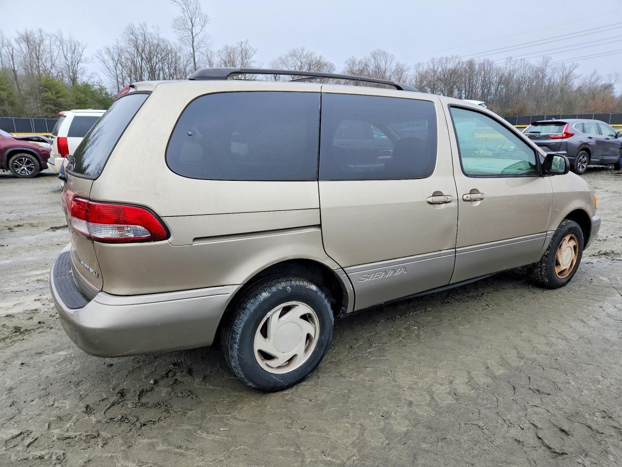 2003 TOYOTA SIENNA