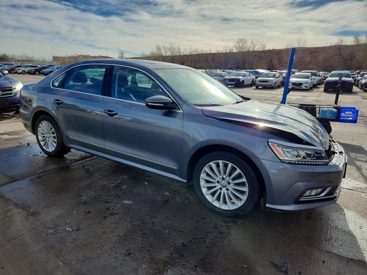 2017 VOLKSWAGEN Passat