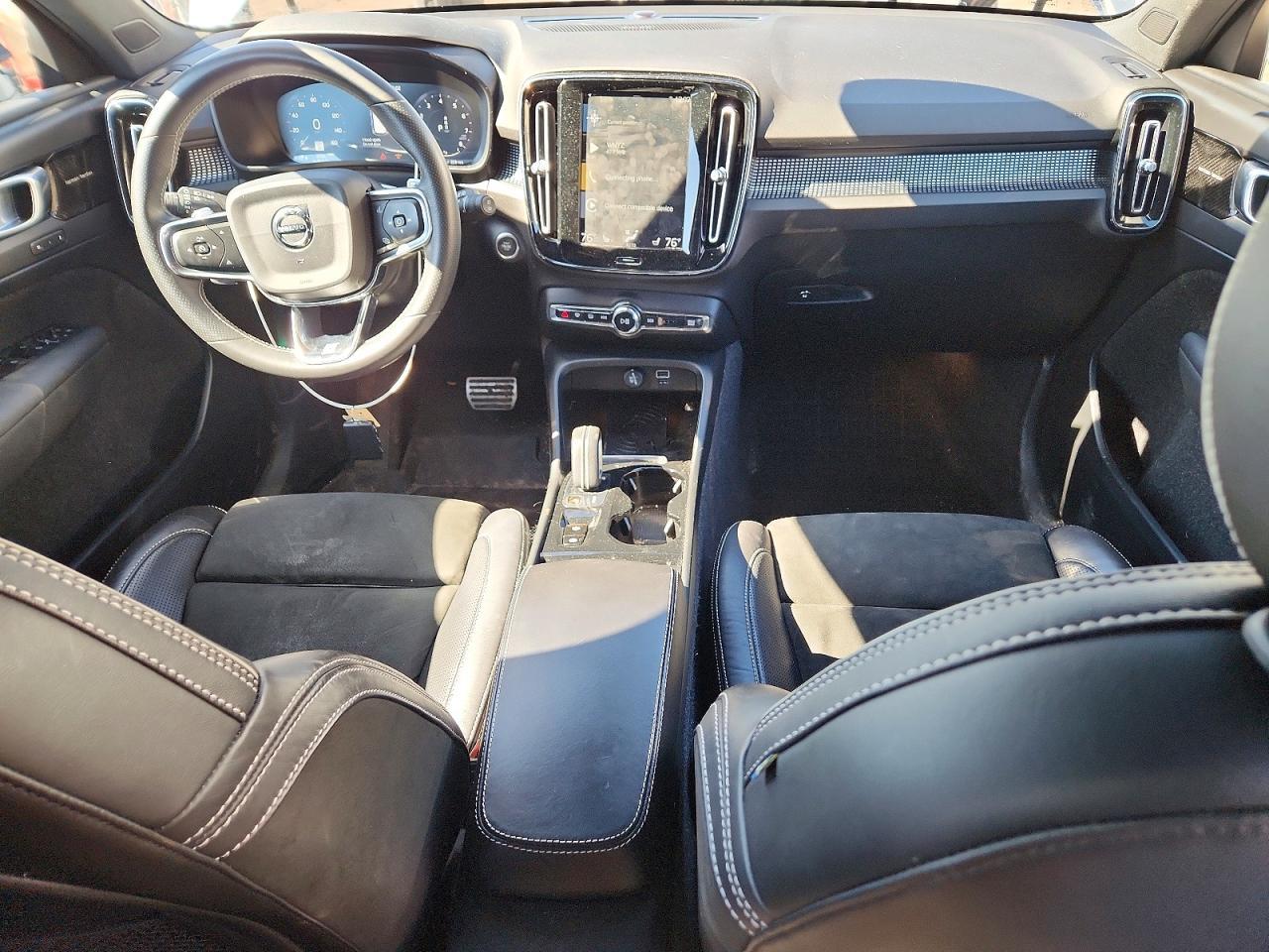 2019 VOLVO XC40