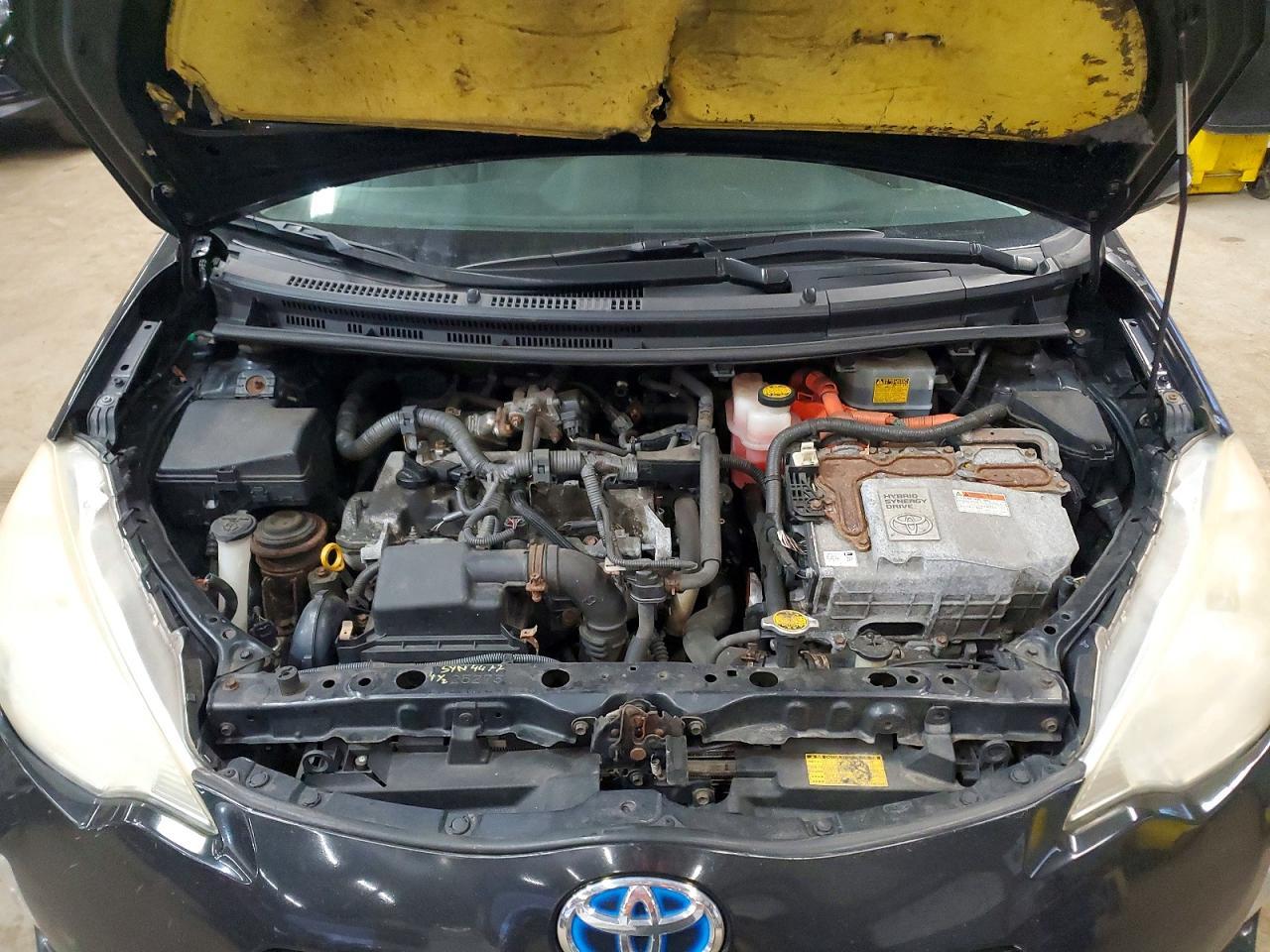 2014 TOYOTA Prius c
