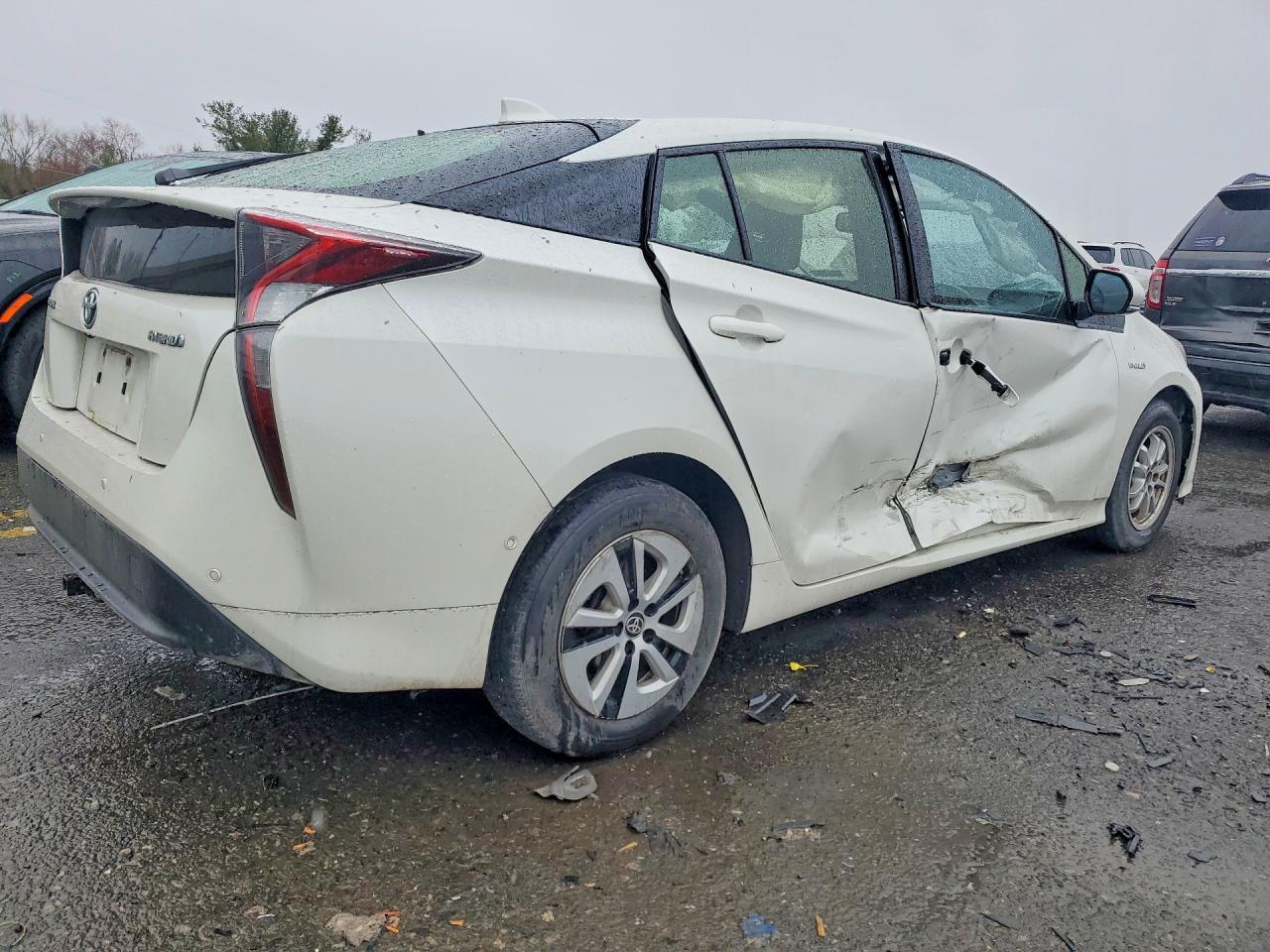 2017 TOYOTA PRIUS