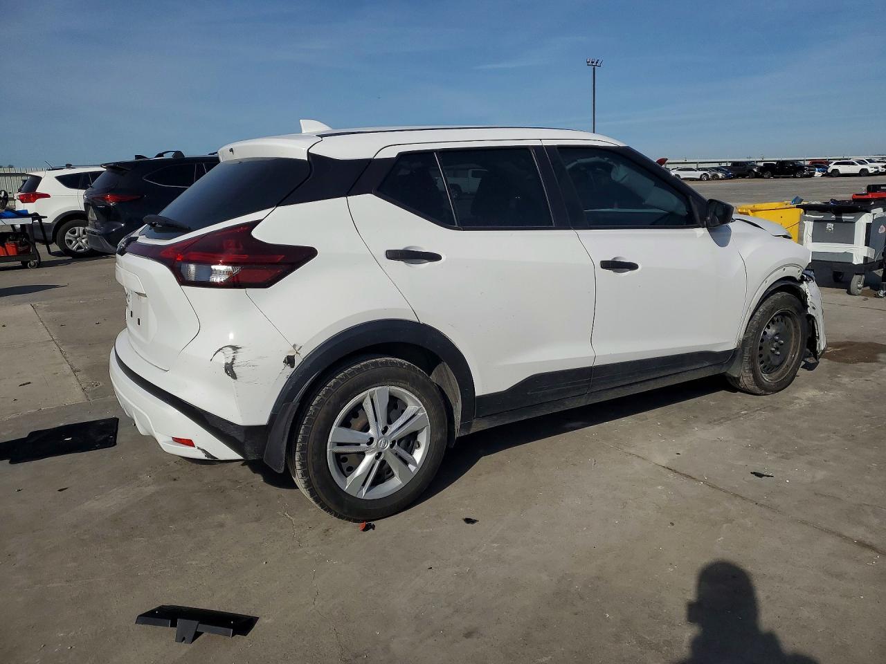 2022 NISSAN KICKS
