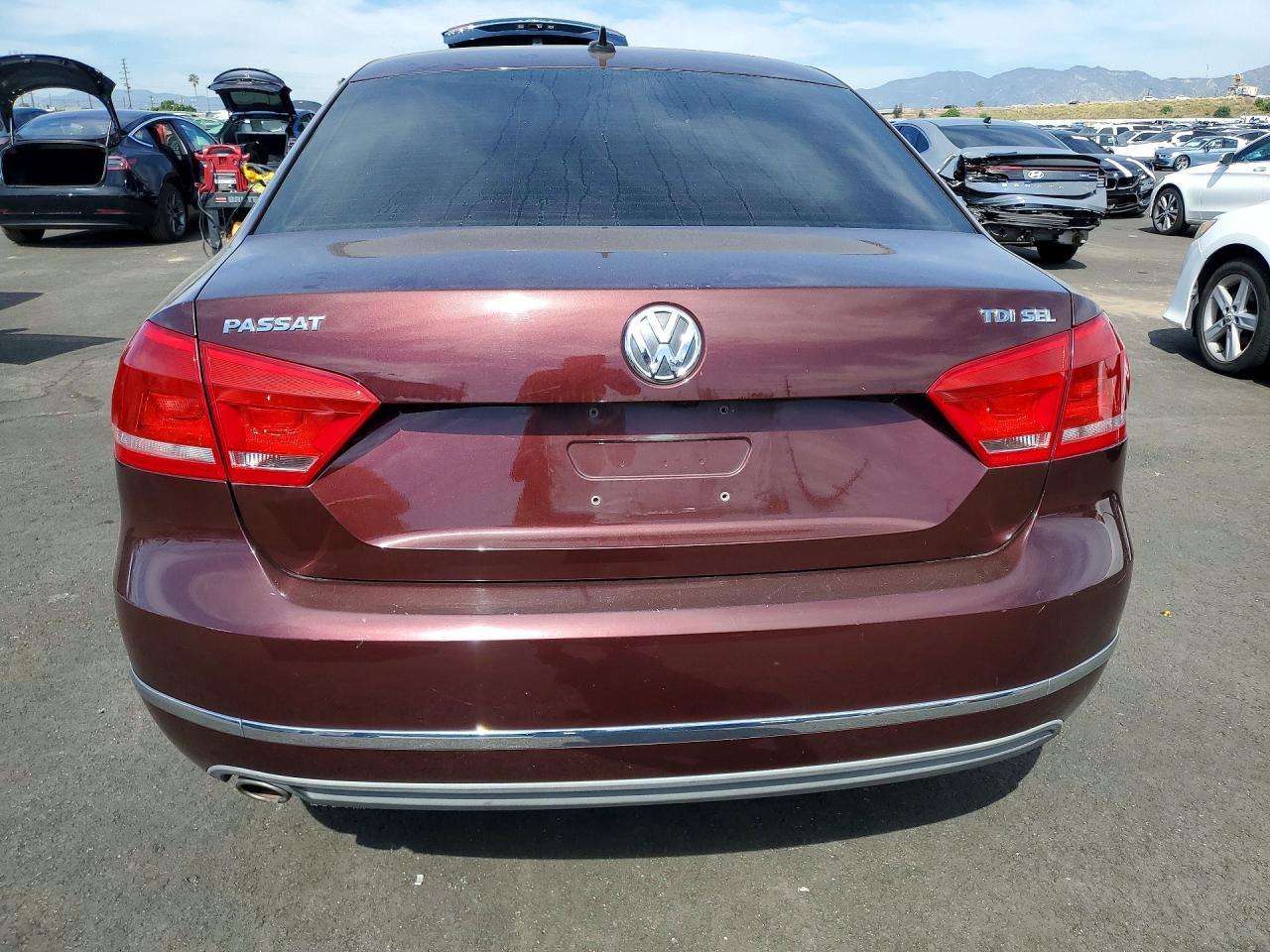 2013 VOLKSWAGEN Passat