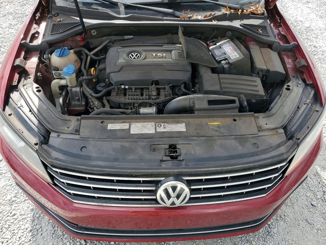 2017 VOLKSWAGEN Passat