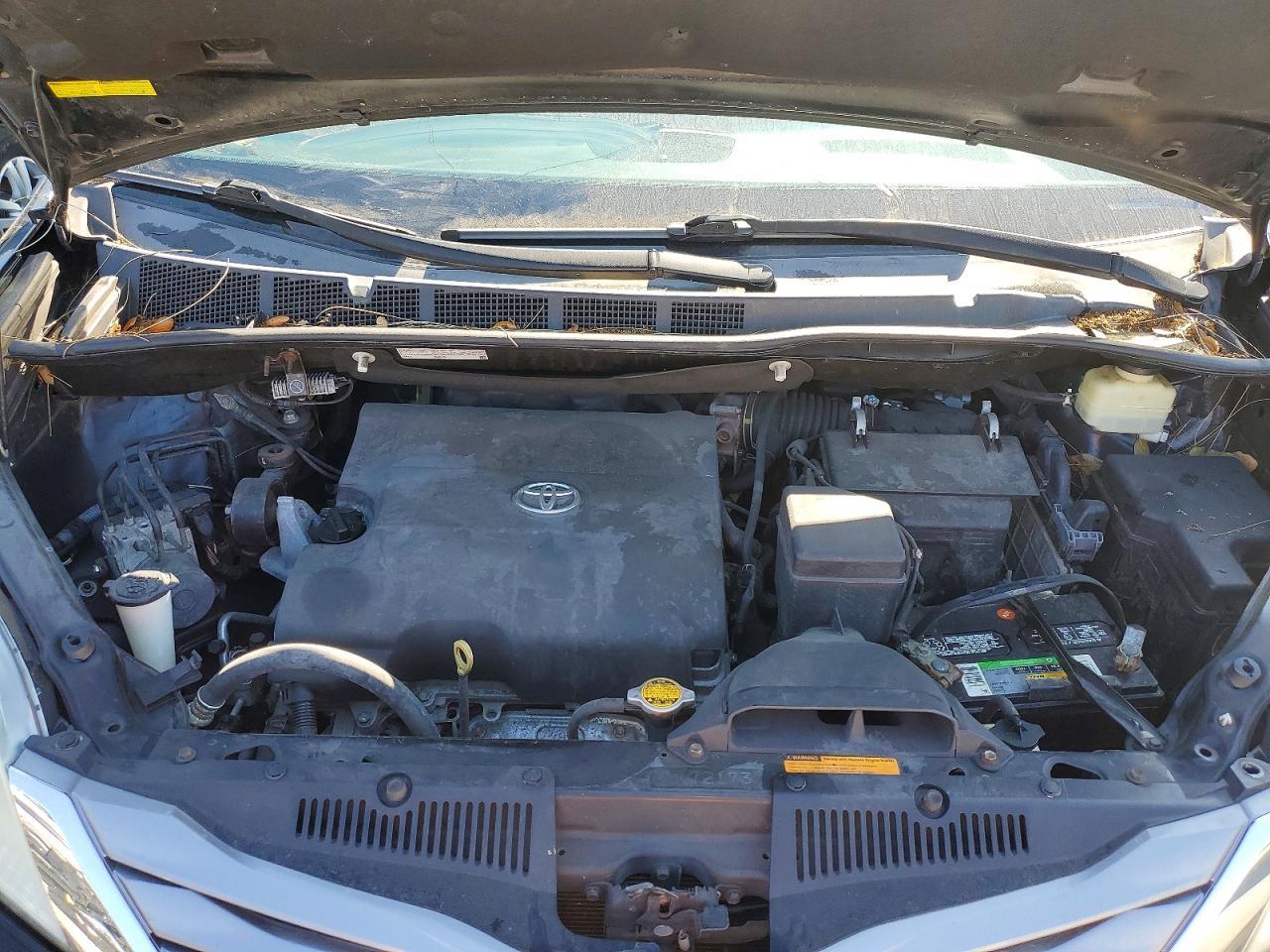 2016 TOYOTA SIENNA
