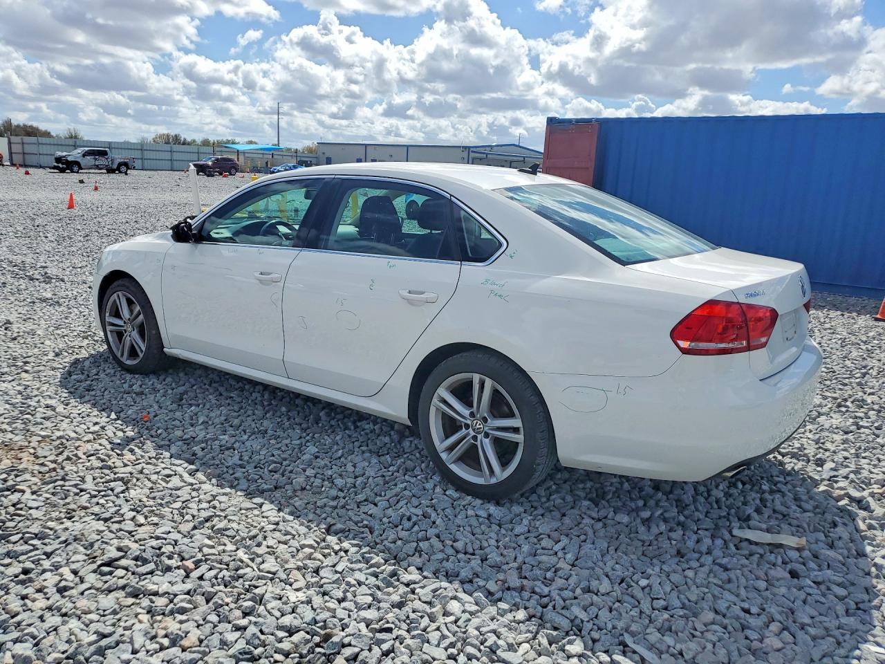 2015 VOLKSWAGEN Passat