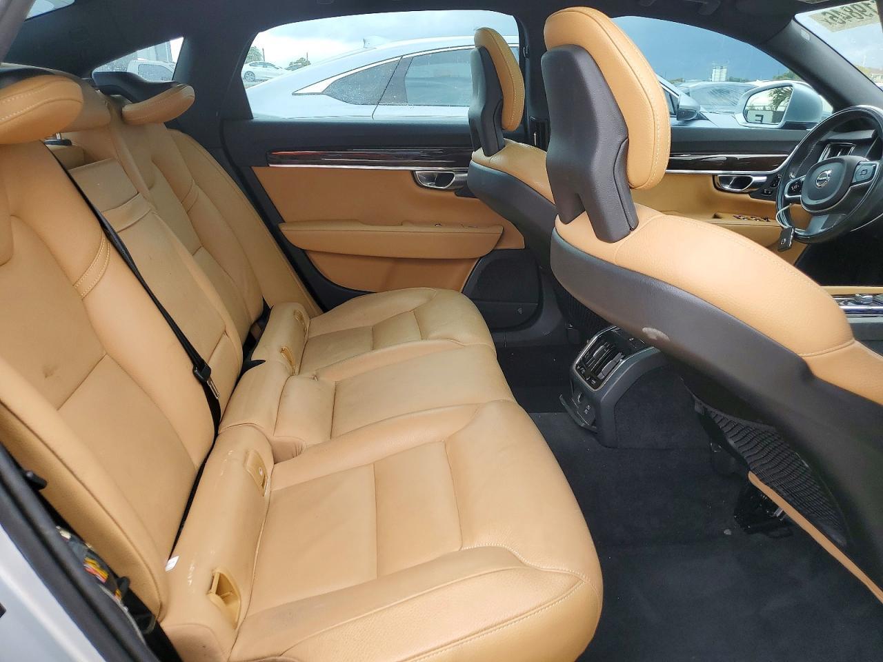 2018 VOLVO S90