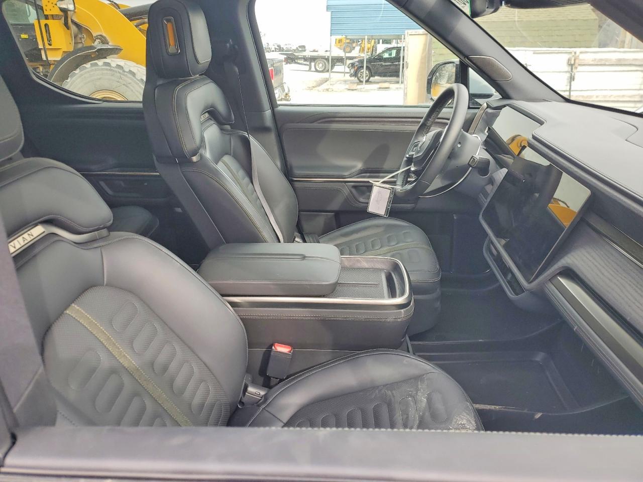 2025 RIVIAN R1t