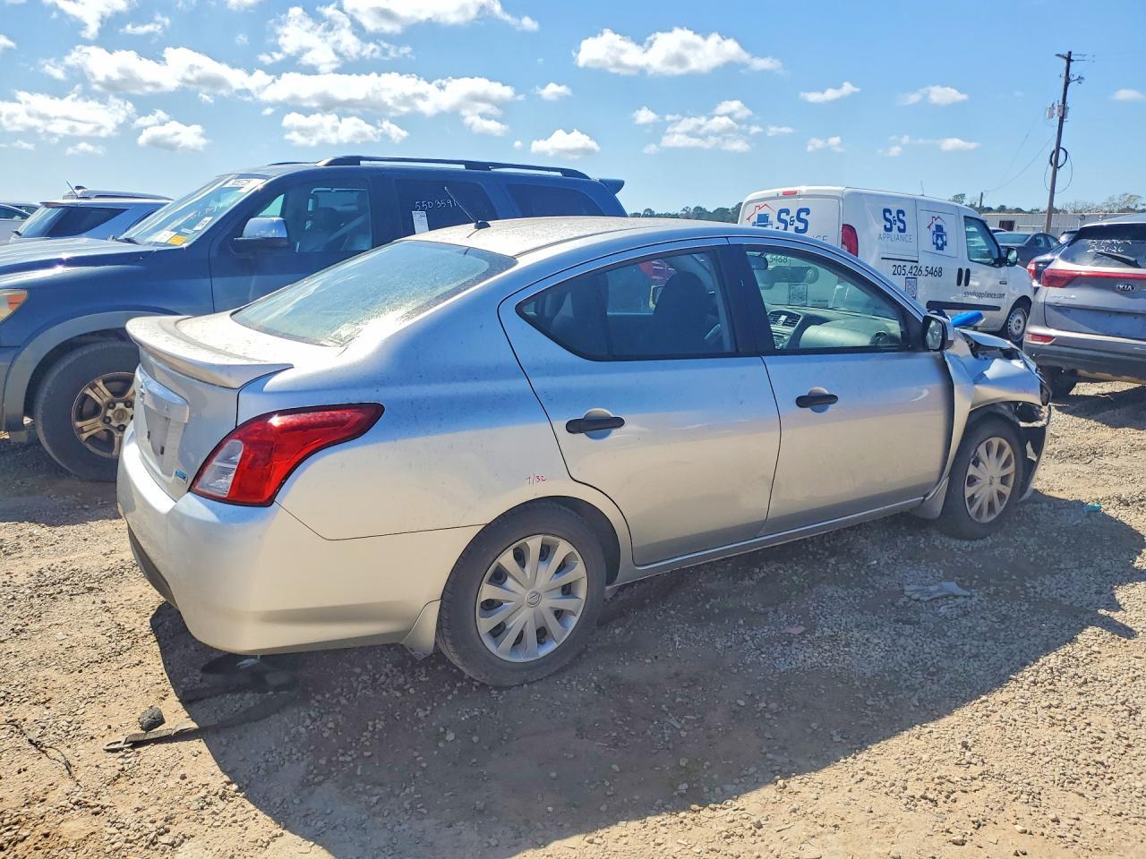 2016 NISSAN VERSA