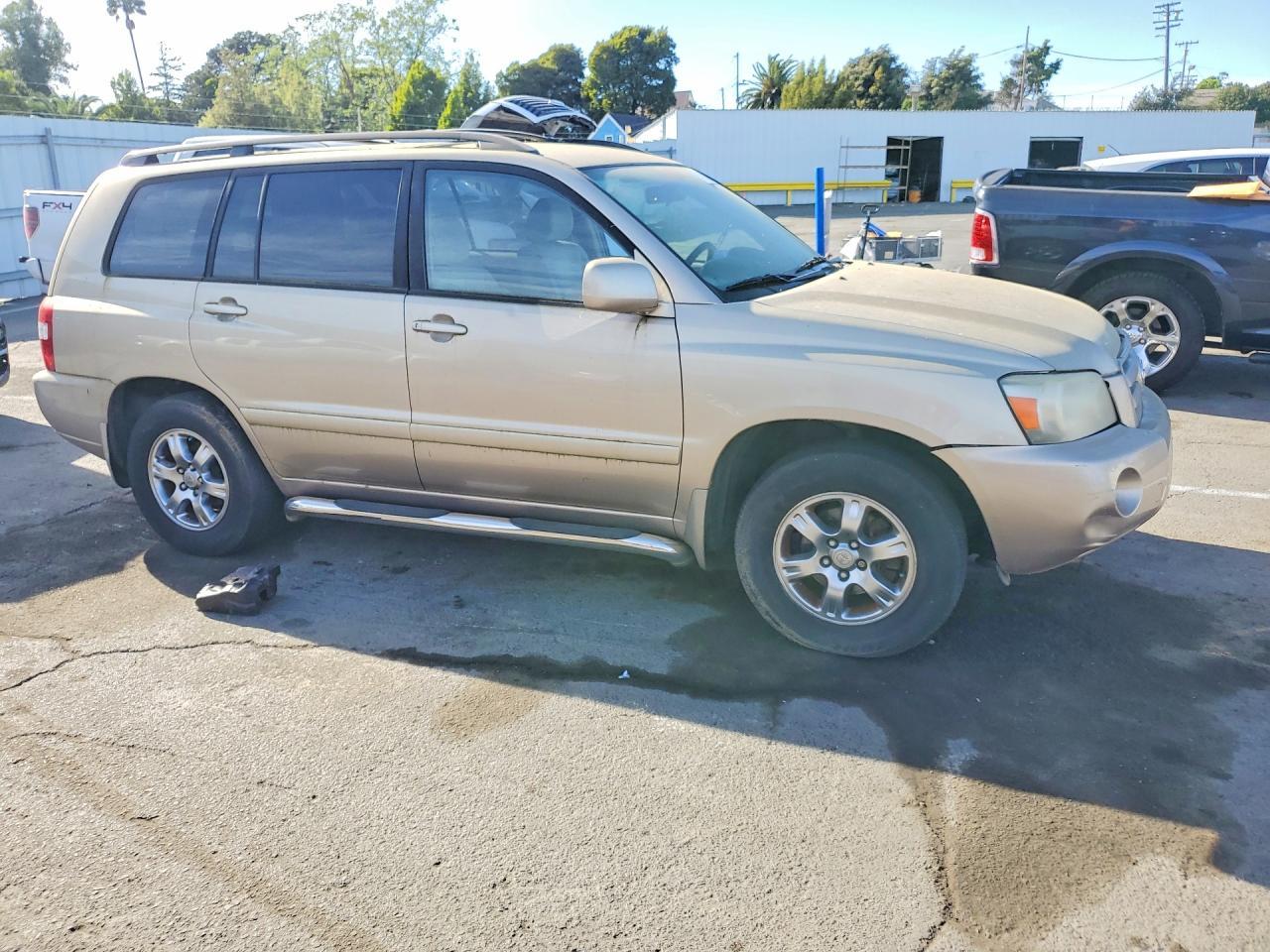 2004 TOYOTA HIGHLANDER