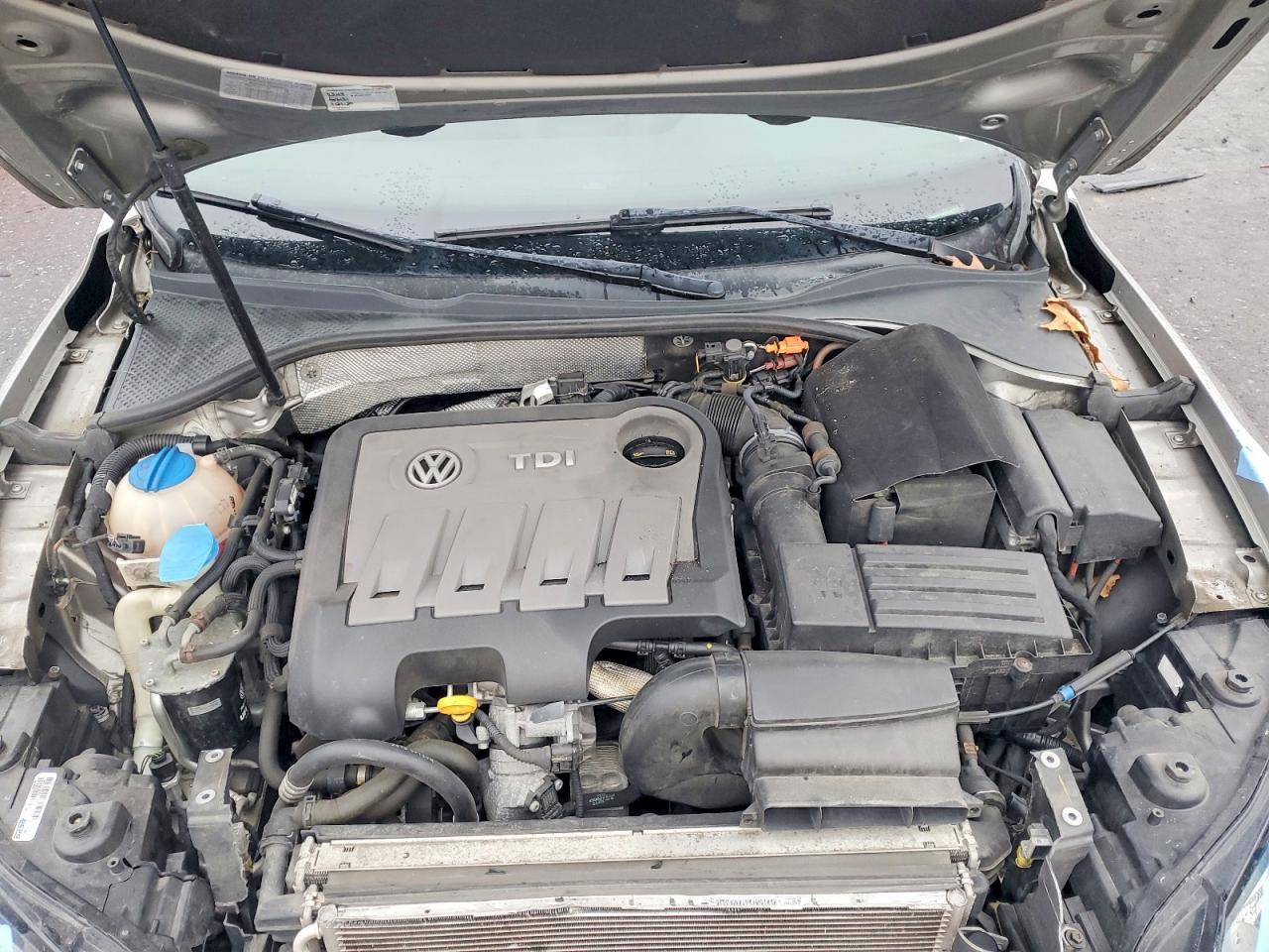 2014 VOLKSWAGEN Passat