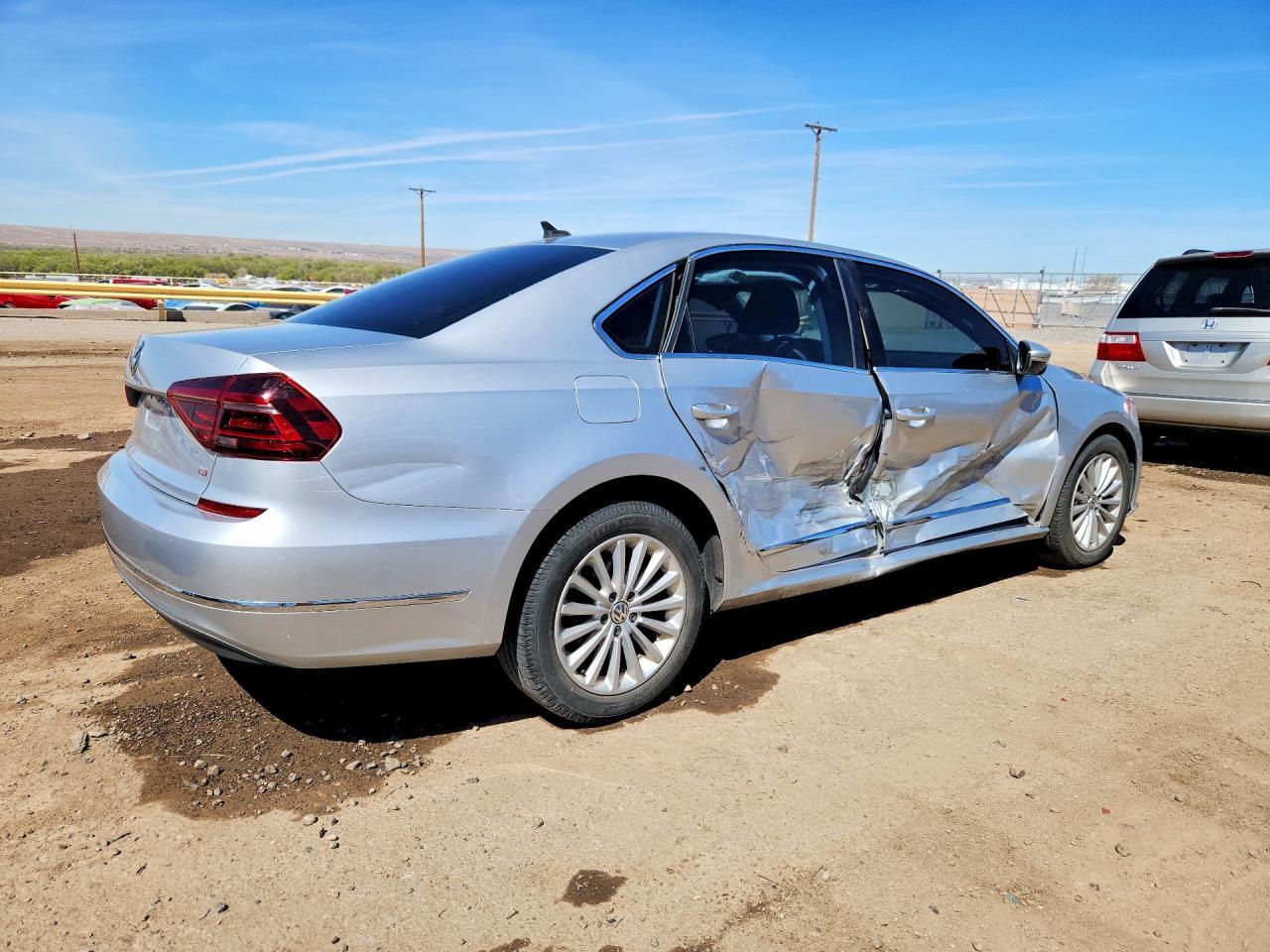 2017 VOLKSWAGEN Passat