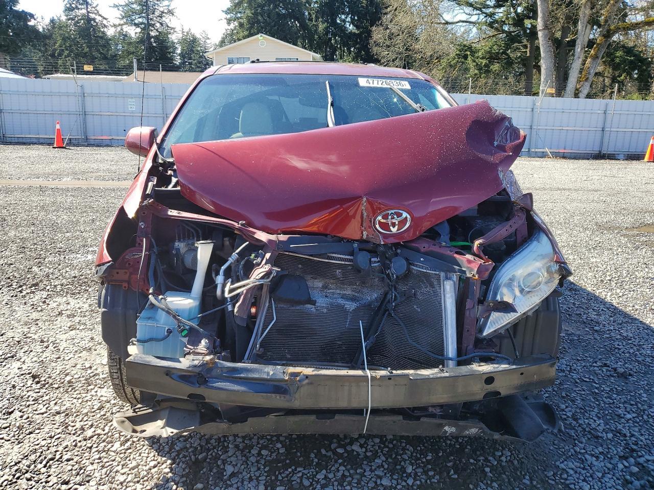2012 TOYOTA SIENNA