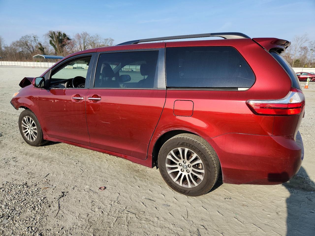 2018 TOYOTA SIENNA