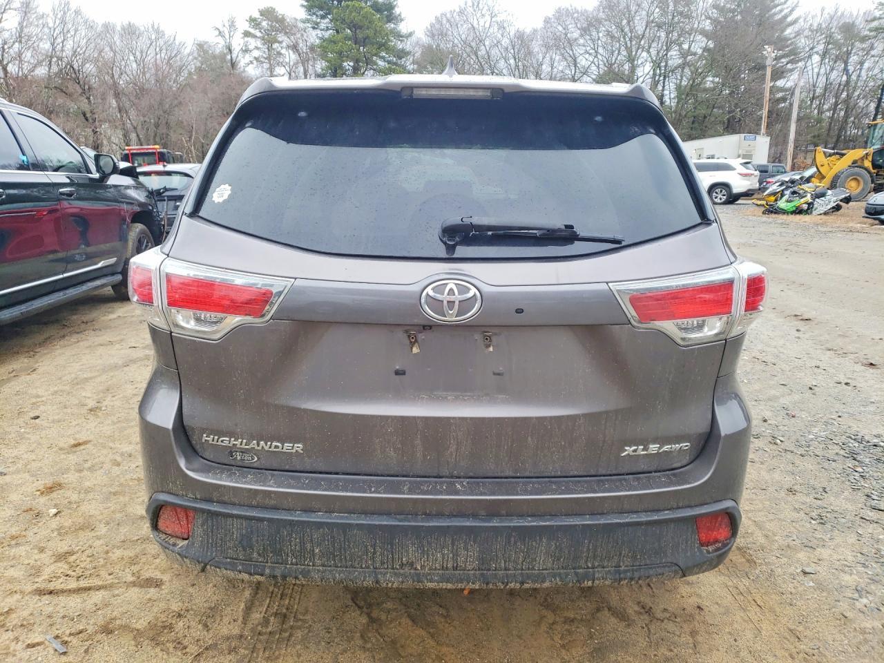 2016 TOYOTA HIGHLANDER