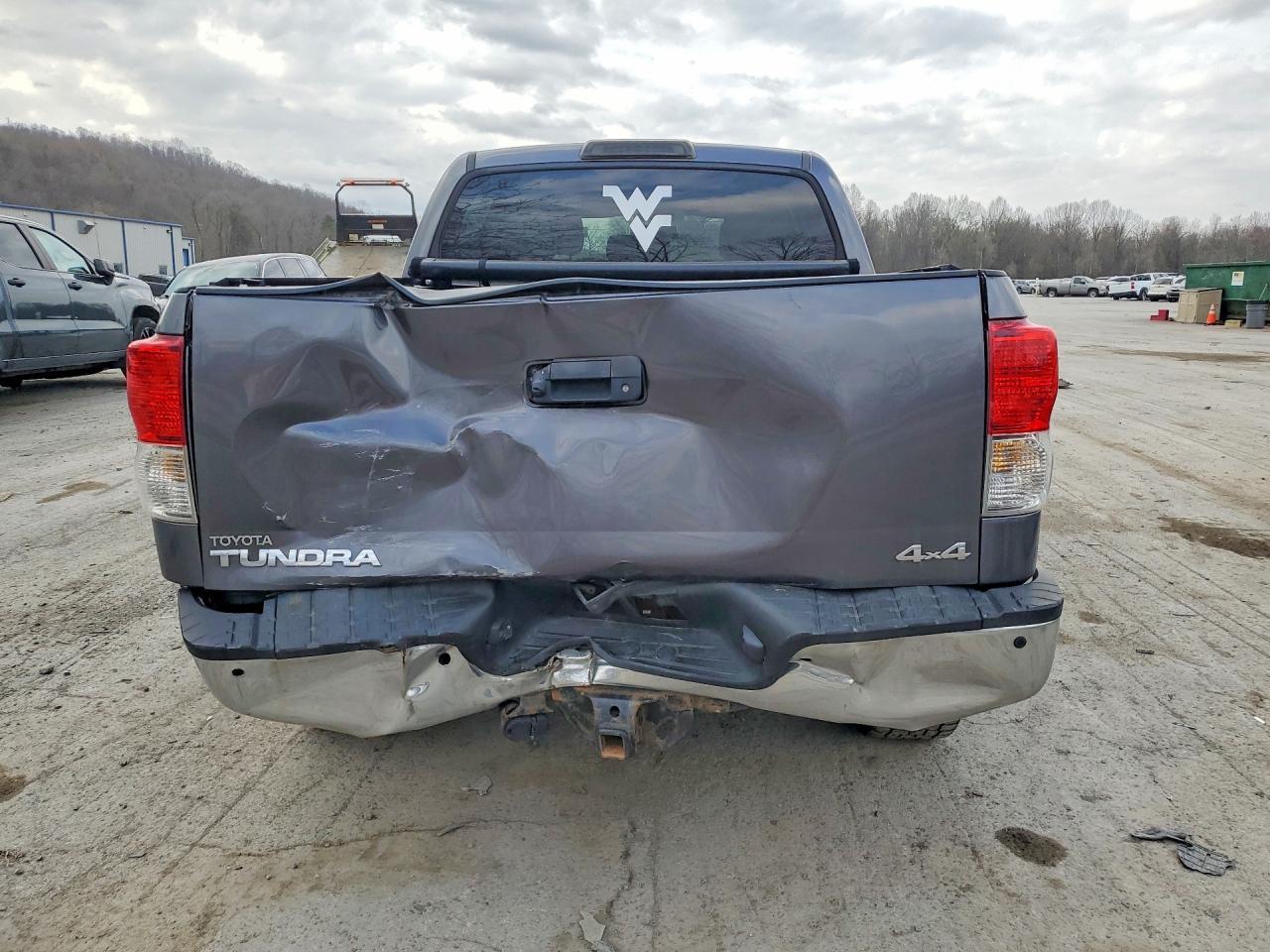 2011 TOYOTA TUNDRA