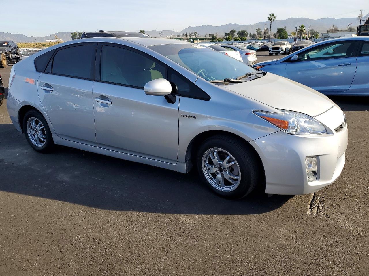 2011 TOYOTA PRIUS