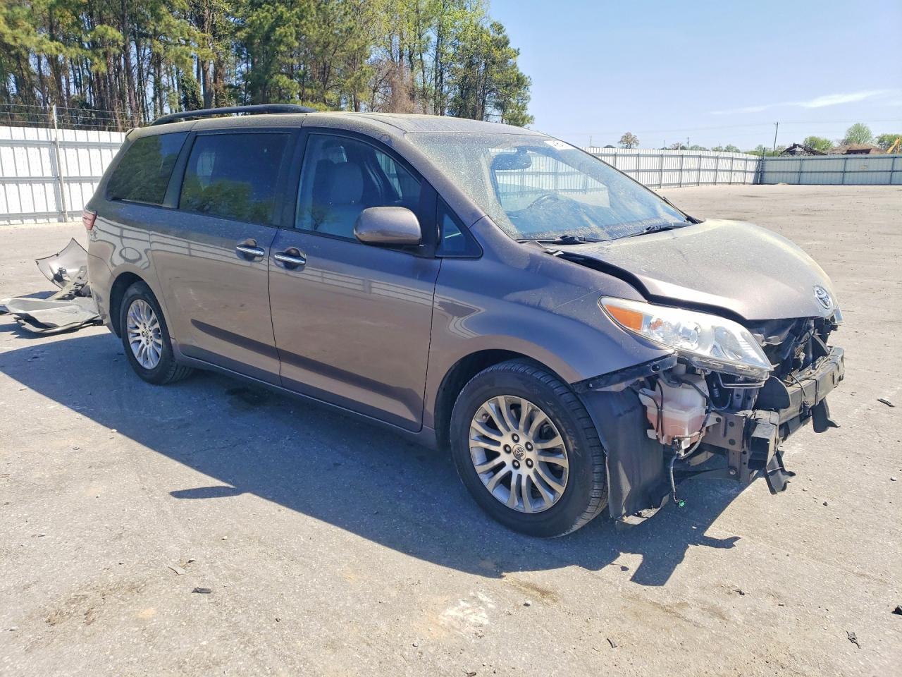 2015 TOYOTA SIENNA