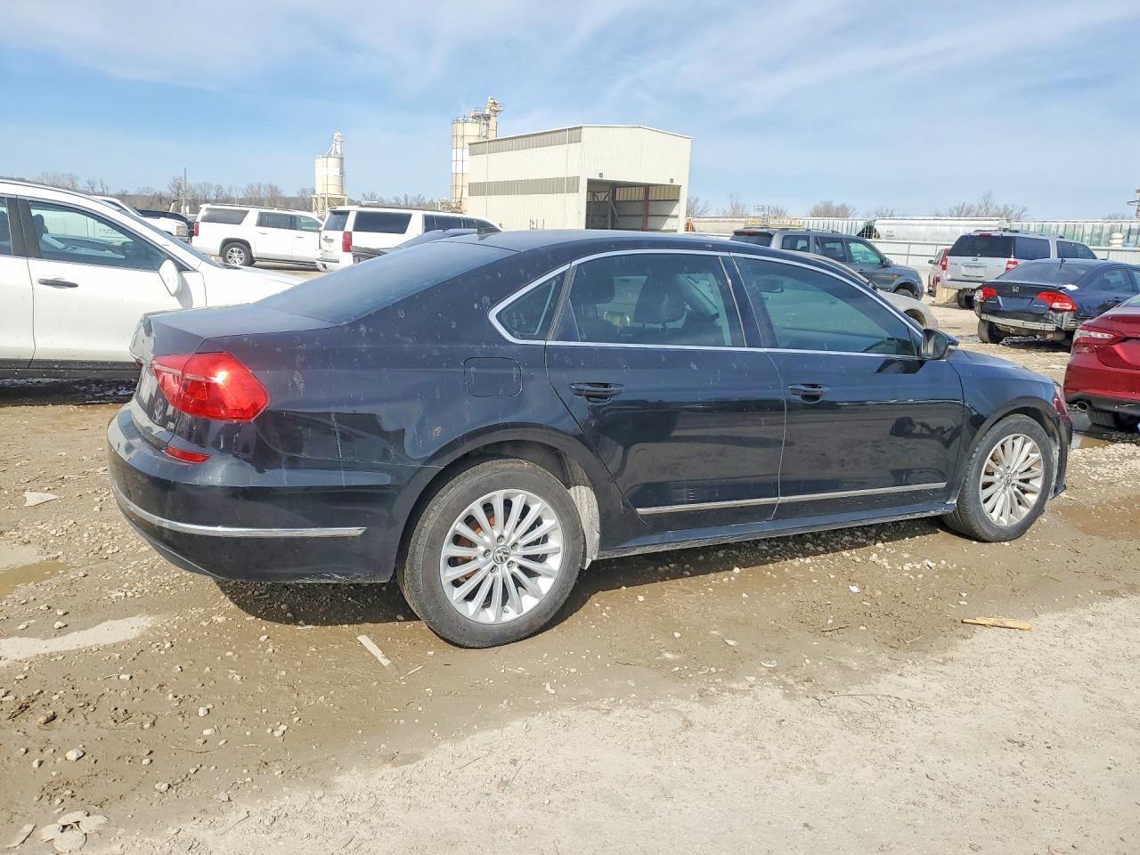 2016 VOLKSWAGEN Passat