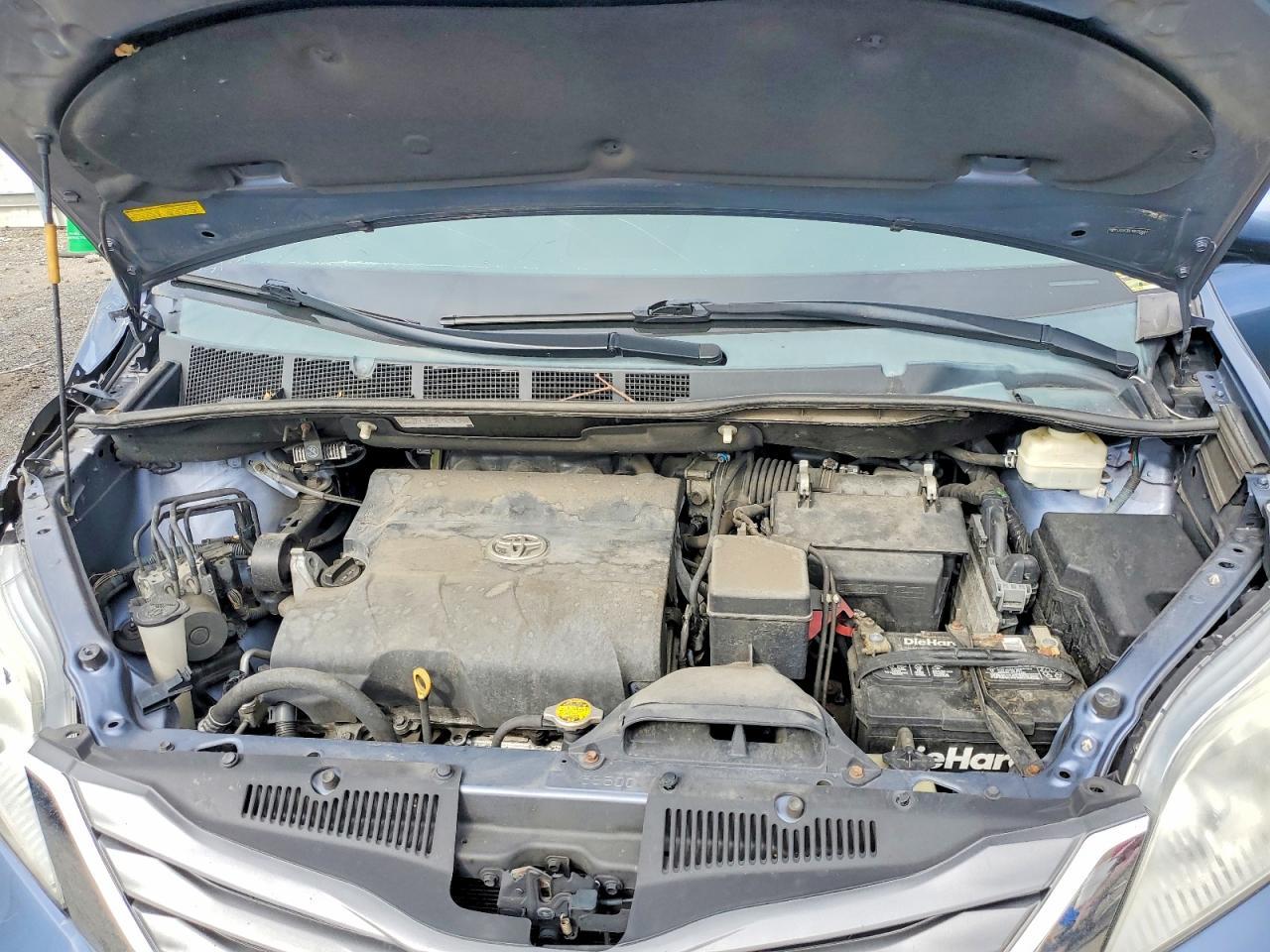 2013 TOYOTA SIENNA