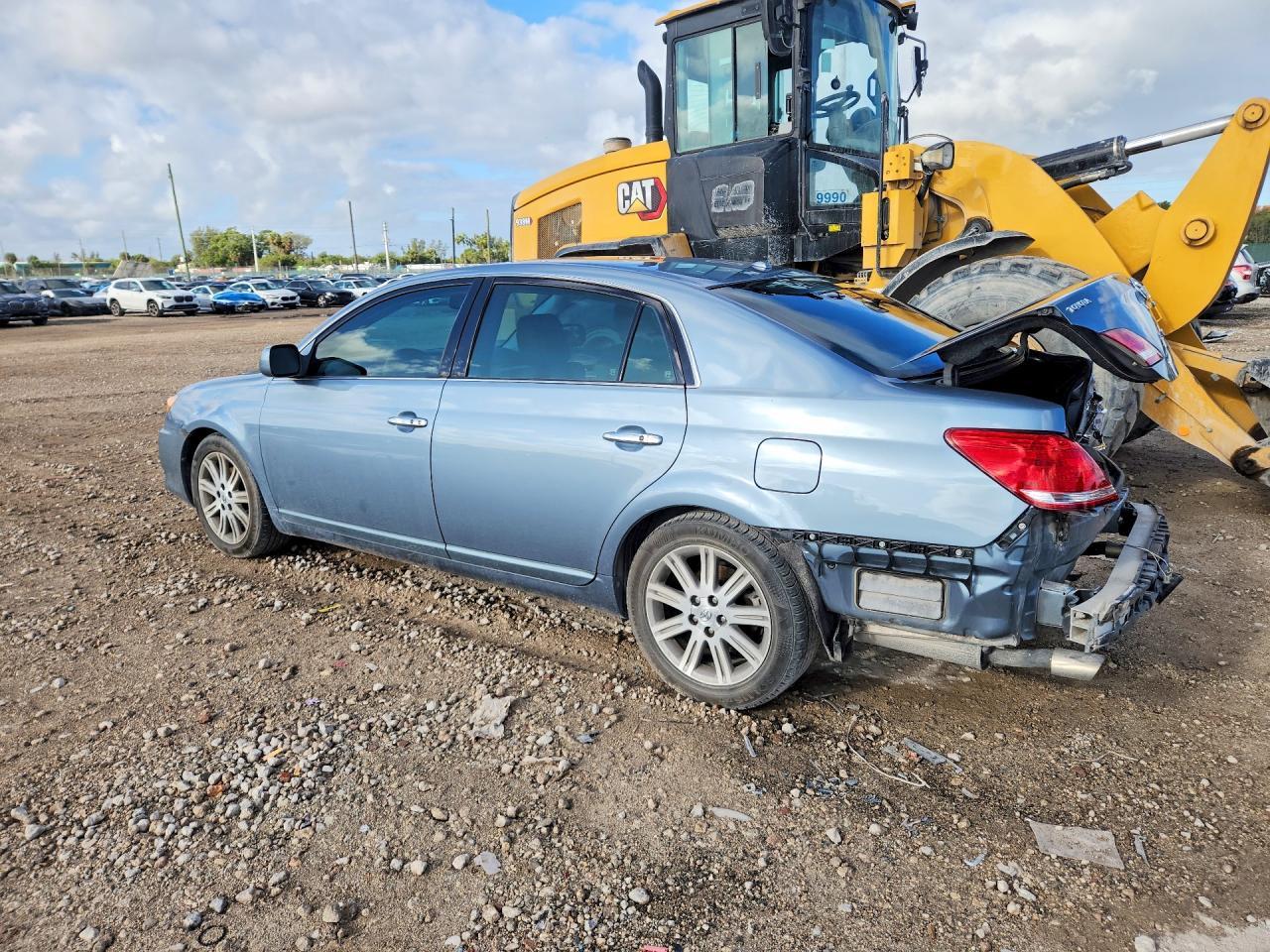 2010 TOYOTA Avalon