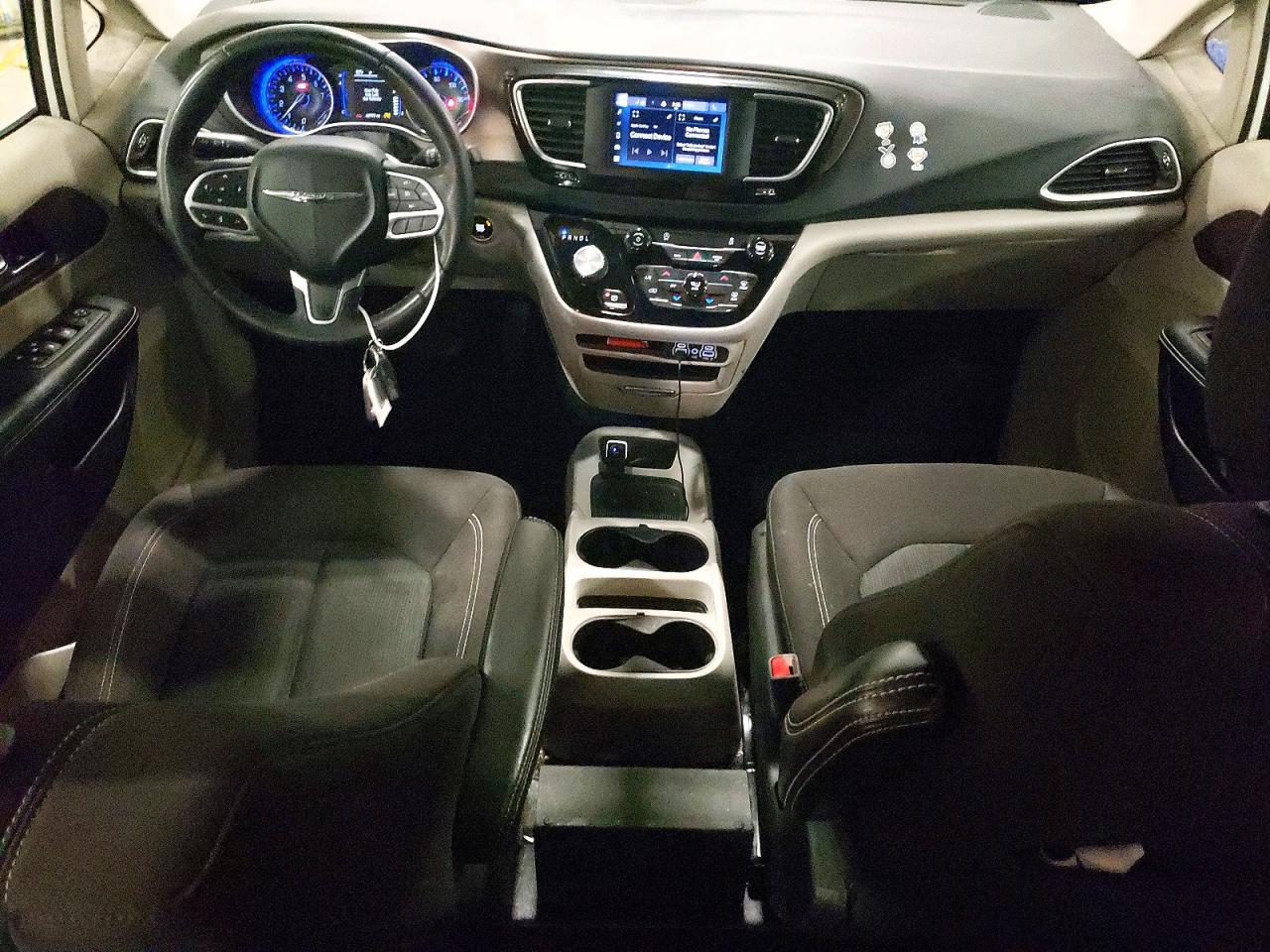 2022 CHRYSLER Voyager