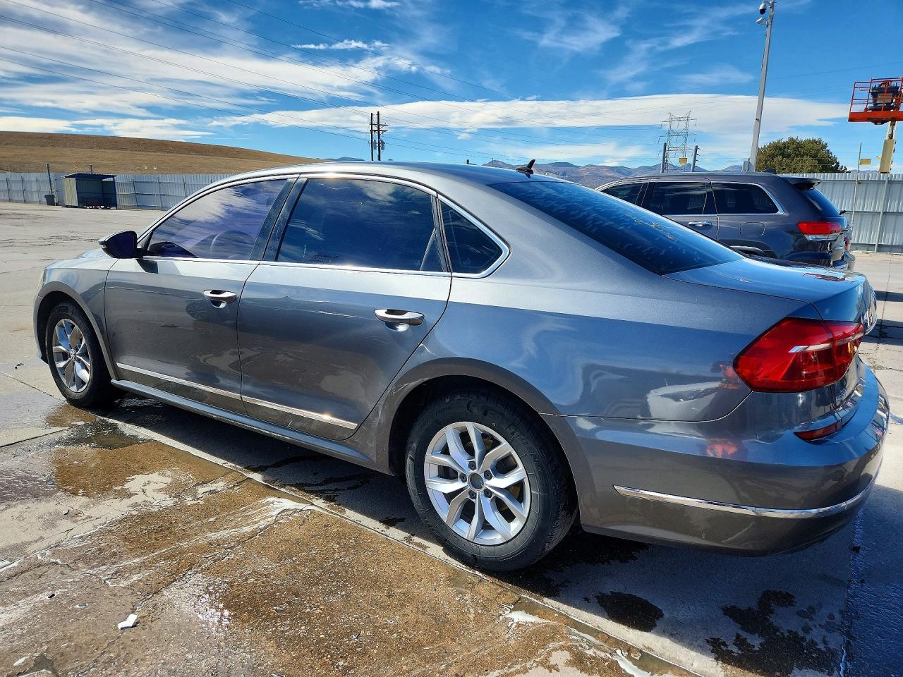 2016 VOLKSWAGEN Passat
