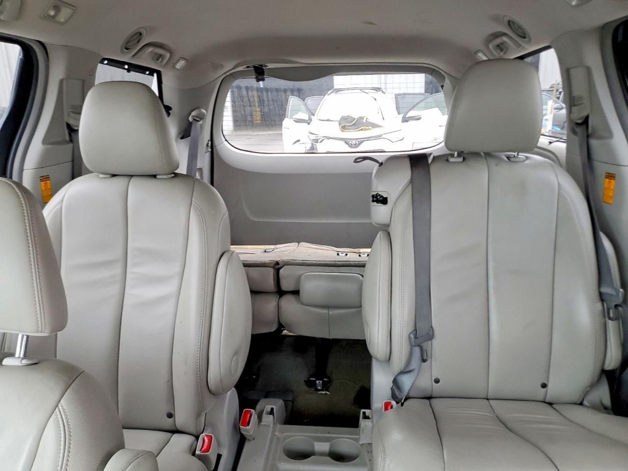 2014 TOYOTA SIENNA