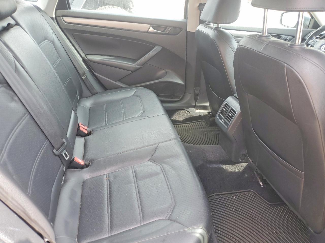 2014 VOLKSWAGEN Passat