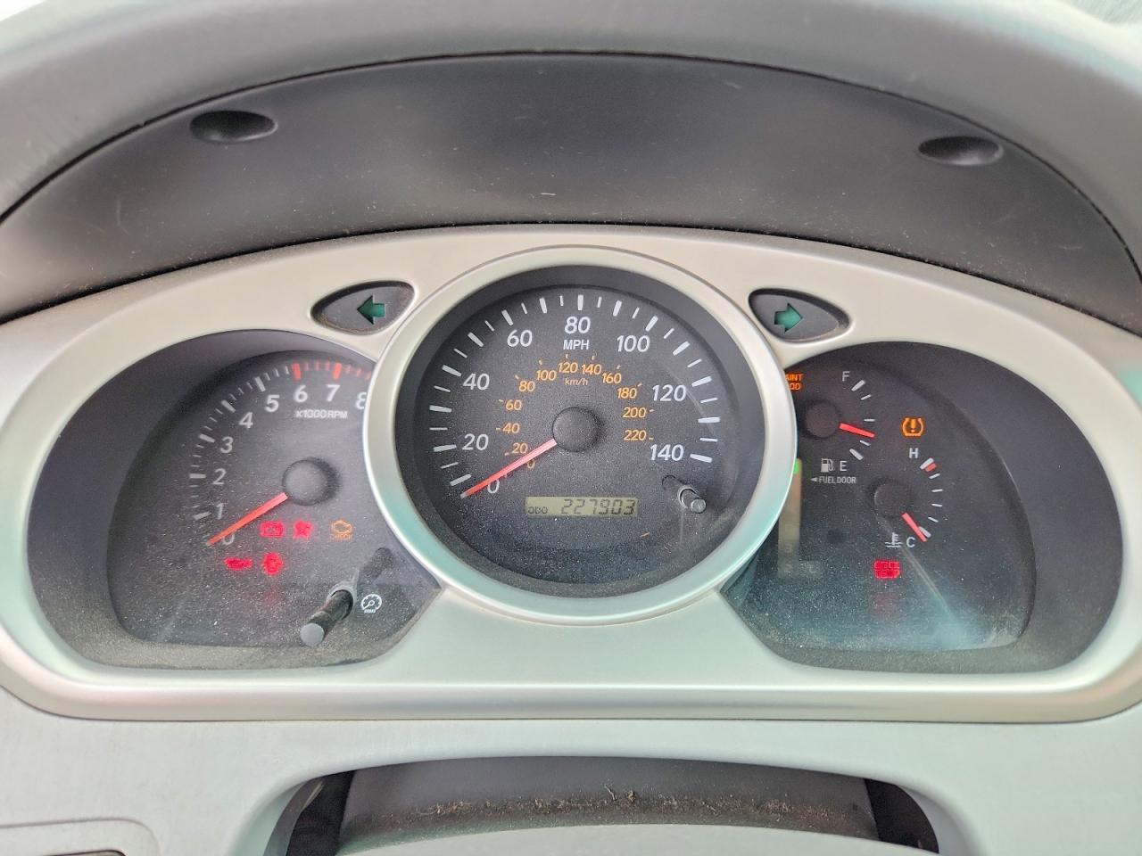 2004 TOYOTA HIGHLANDER