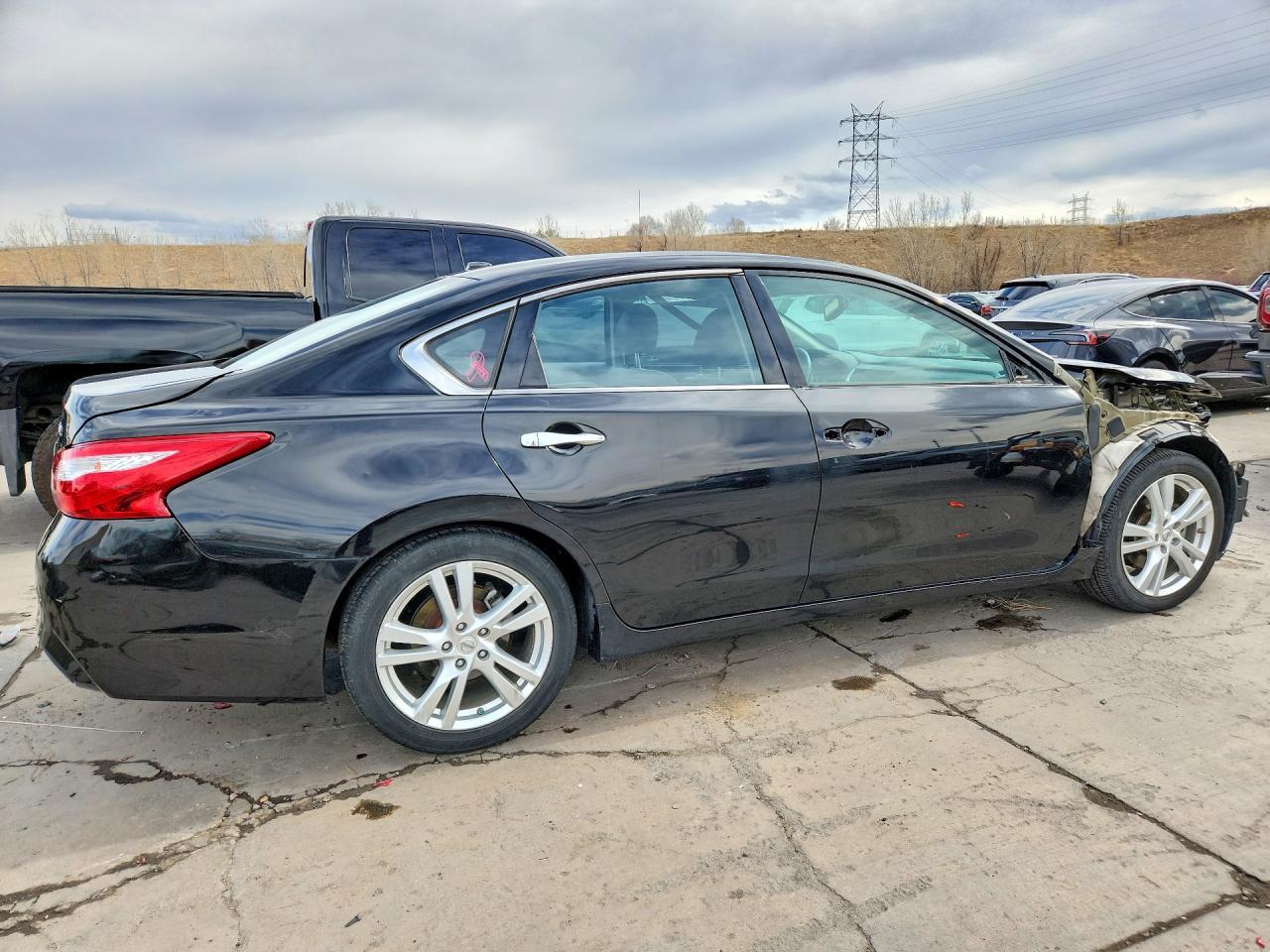 2017 NISSAN ALTIMA