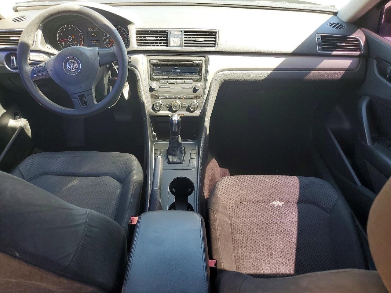 2012 VOLKSWAGEN Passat