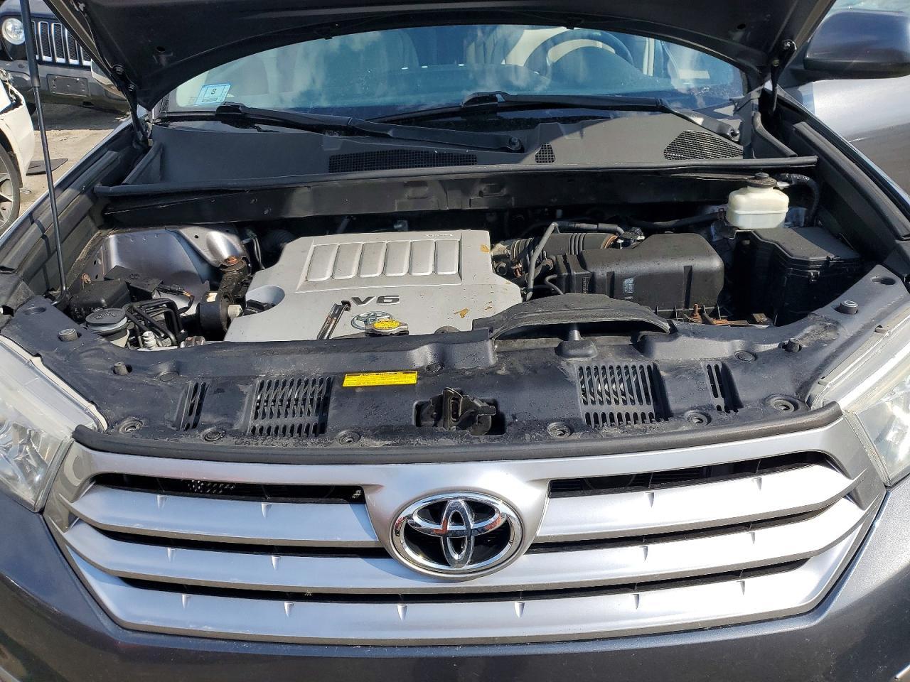 2012 TOYOTA HIGHLANDER