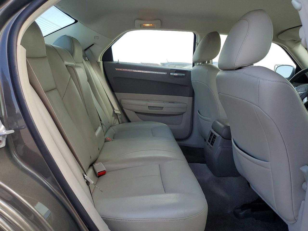 2010 CHRYSLER 300