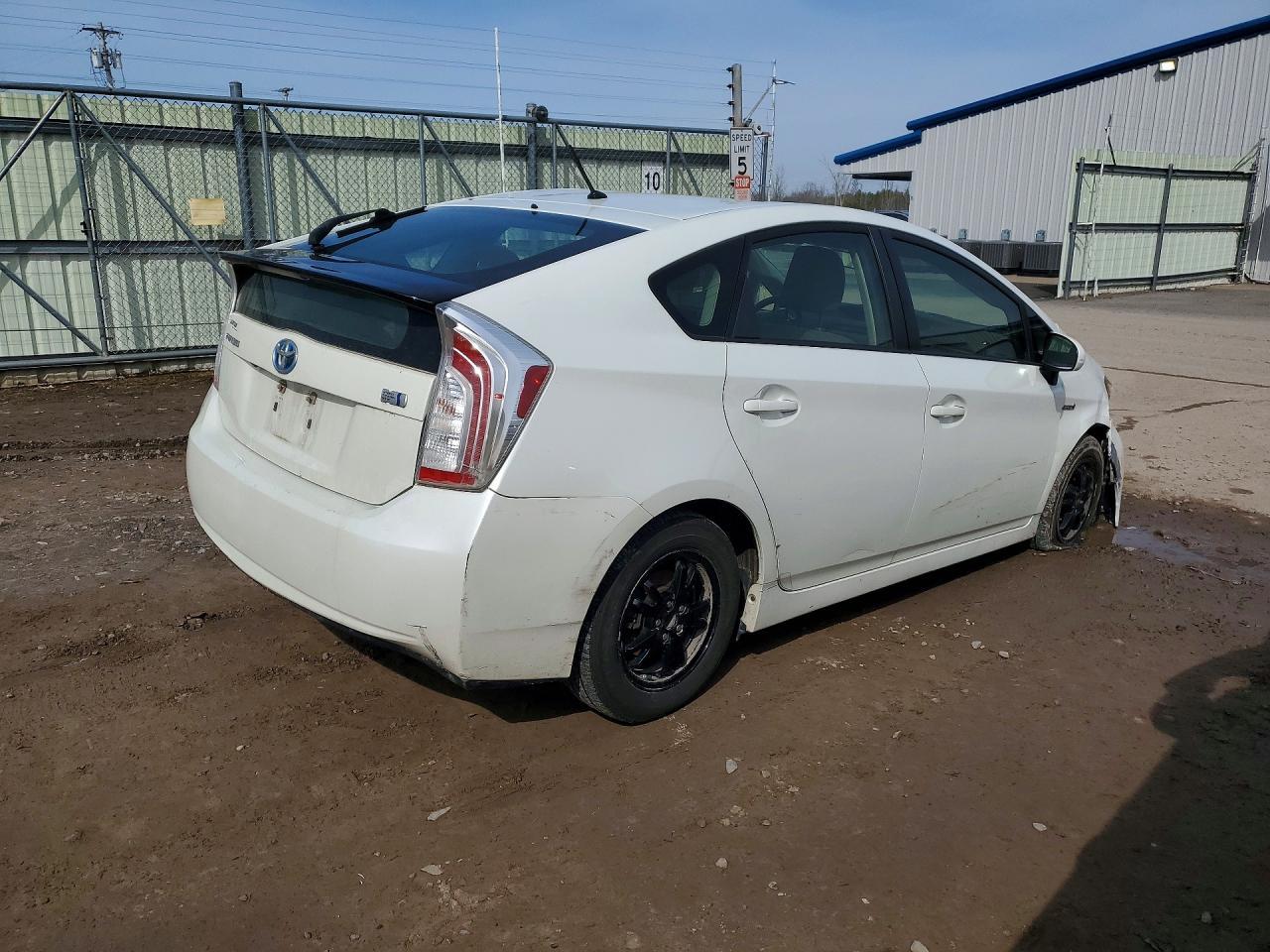 2015 TOYOTA PRIUS